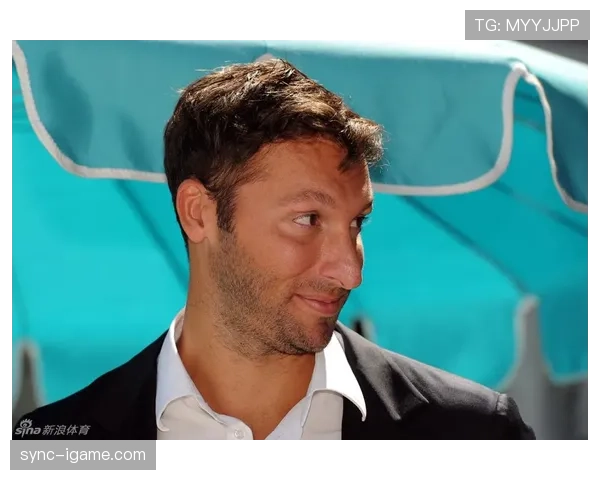 澳大利亚前游泳巨星伊恩·索普因17码巨脚再度引热议,背后故事揭秘