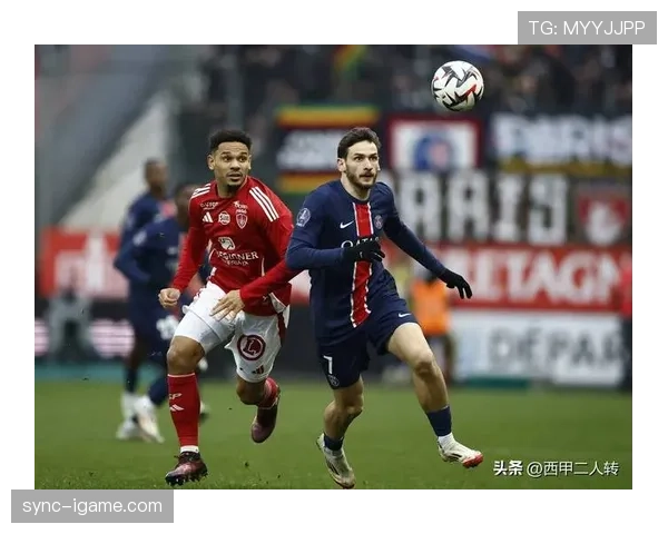 西甲豪门转会风波期间，多名球星表现稳健，未来动向引发市场关注