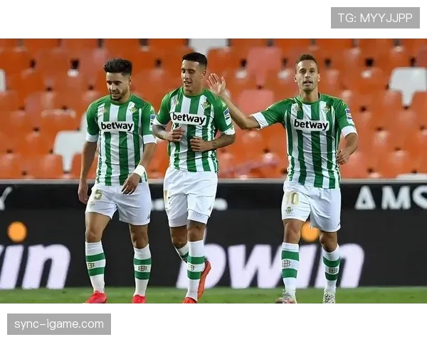 西甲球队主场气氛火爆，球迷热情助力球队争冠表现稳健推动赛季竞争力提升