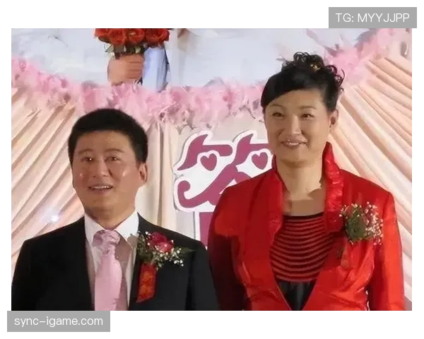 杨昊家的冰箱里只有蛋白粉和冰块